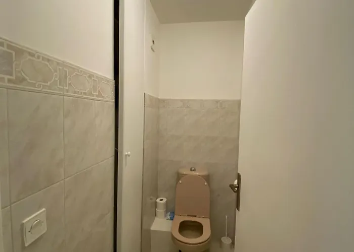 With Terrace Near Apartamento Niza