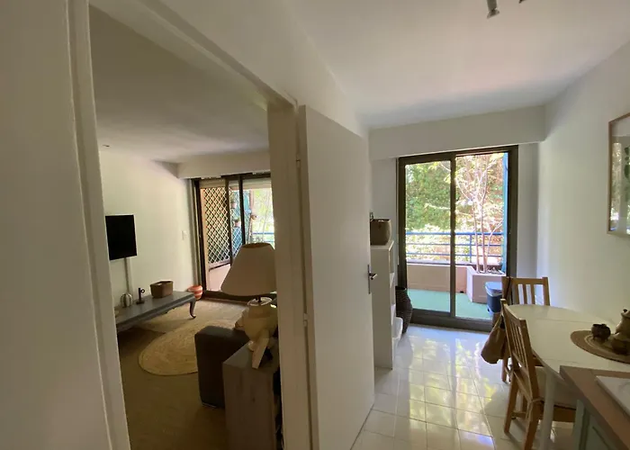 With Terrace Near Apartamento