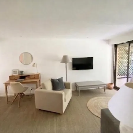 Appartement With Terrace Near & Center