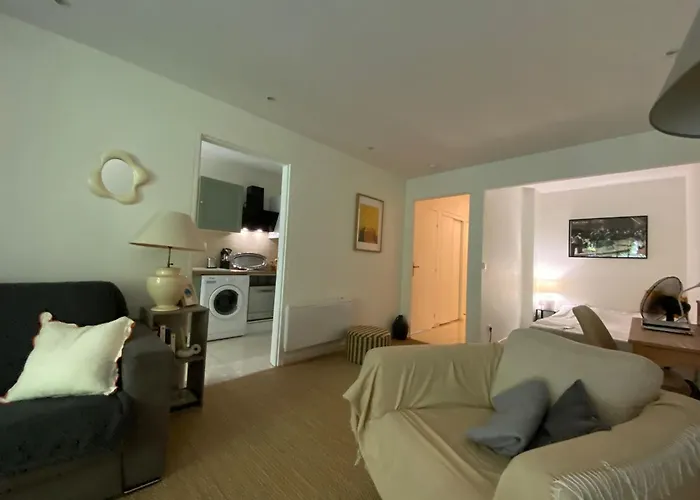 With Terrace Near Lägenhet