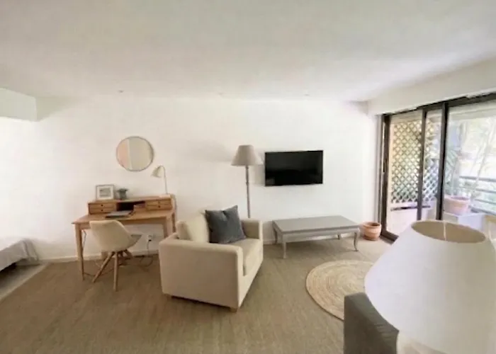 Appartement With Terrace Near & Center